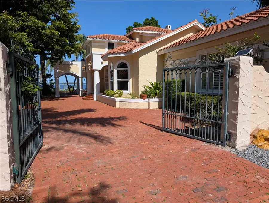 2878 Valencia Way, Fort Myers, FL 33901 - #3