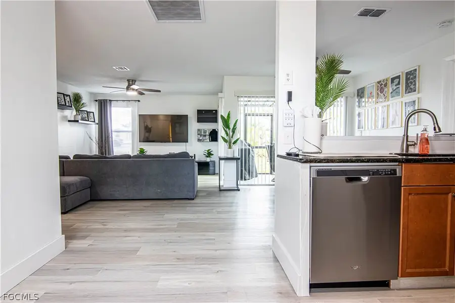 1913 SE 15th Place, Cape Coral, FL 33990 - #3