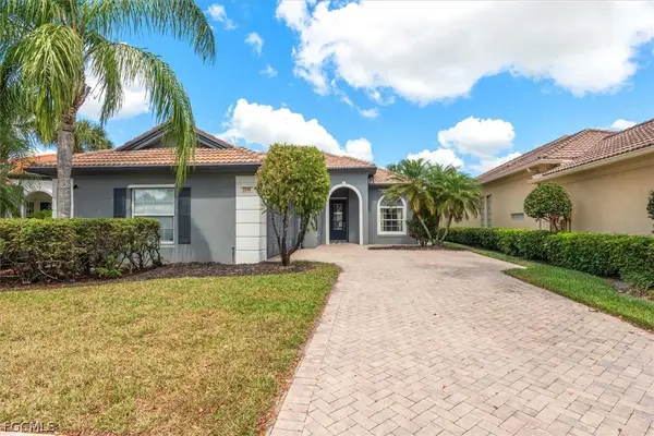 2246 Heydon Circle W, Naples, FL 34120