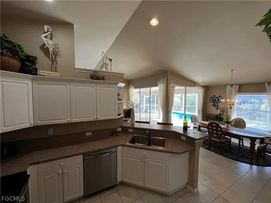 546 SE 4th Street, Cape Coral, FL 33990 - #3