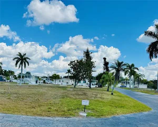 27 Cottonwood Drive, Fort Myers, FL 33908