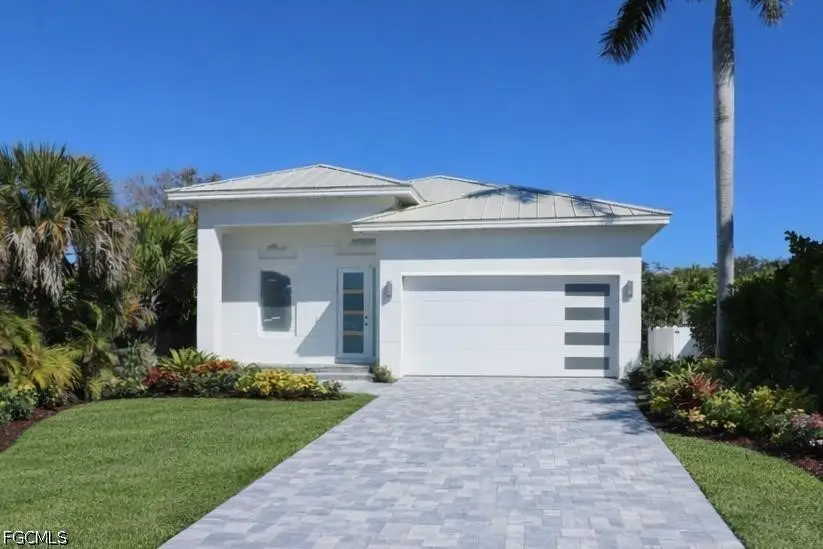 769 95th Avenue N, Naples, FL 34108 - #1