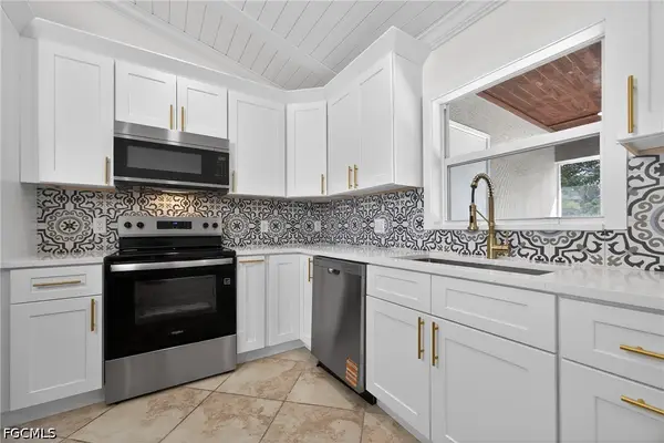 1213 SW 10th Place, Cape Coral, FL 33991