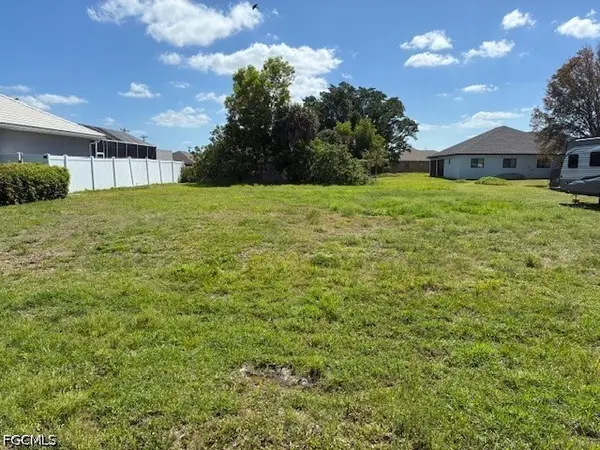 127 SE 16th Place, Cape Coral, FL 33990