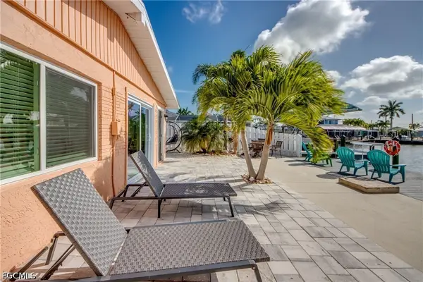 2589 Bayshore Drive, Matlacha, FL 33993