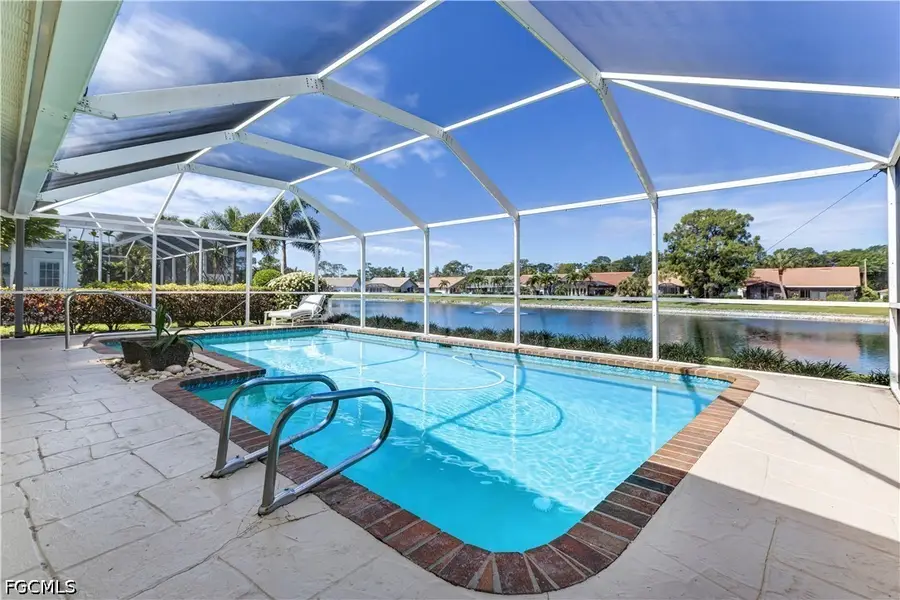 372 Fox Den Circle, Naples, FL 34104 - #2