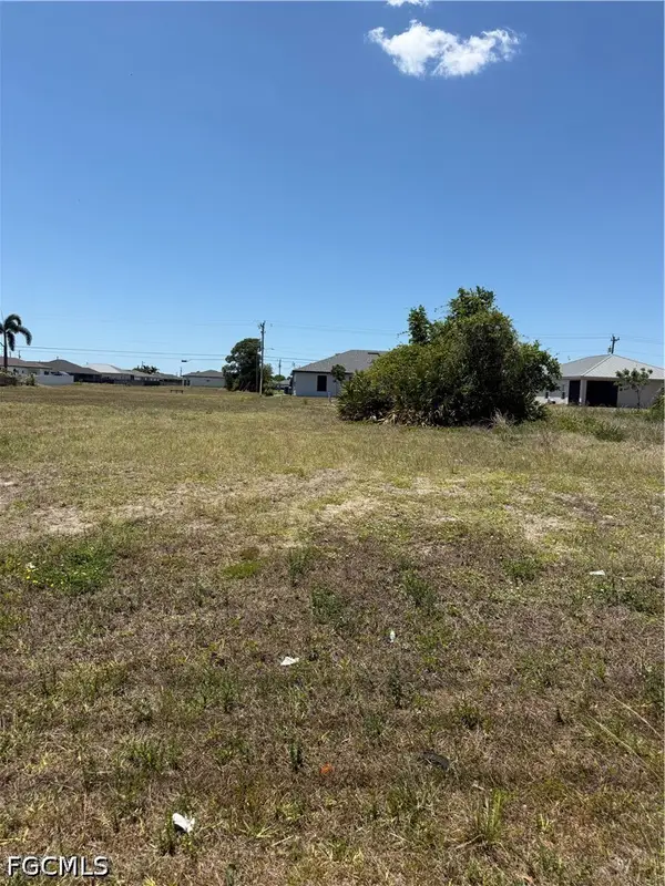 2532 Santa Barbara Boulevard N, Cape Coral, FL 33993