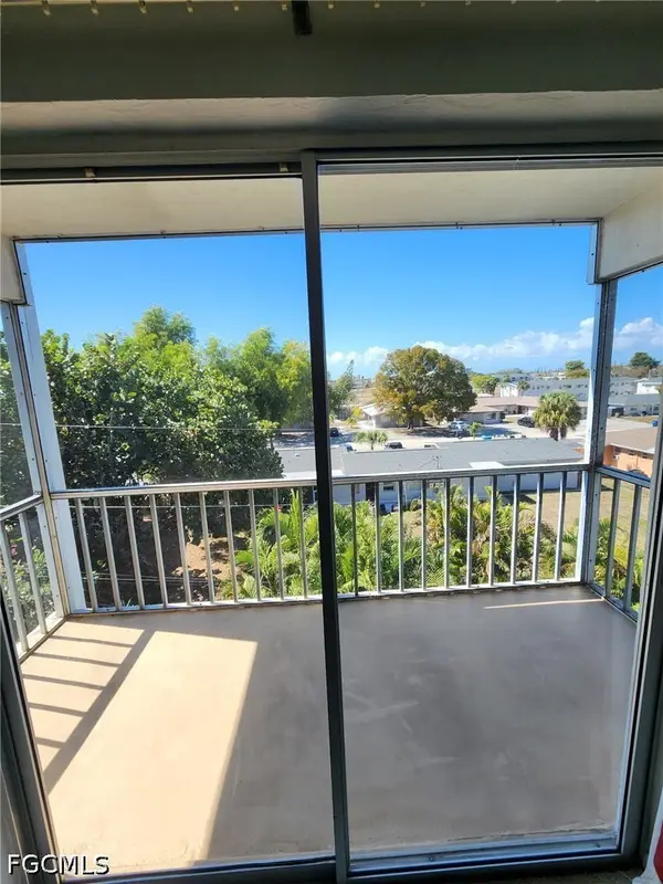 4906 Victoria Drive #404, Cape Coral, FL 33904