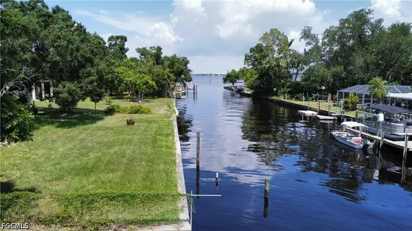 1845 Marina Circle, North Fort Myers, FL 33903