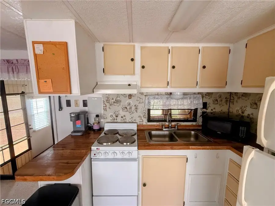 15 Fountain View Boulevard, North Fort Myers, FL 33903 - #2