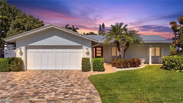 1590 Sandpiper Street, Naples, FL 34102