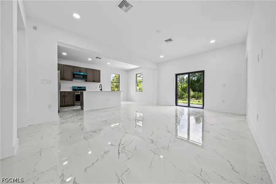 2810 73rd Street W, Lehigh Acres, FL 33971 - #2