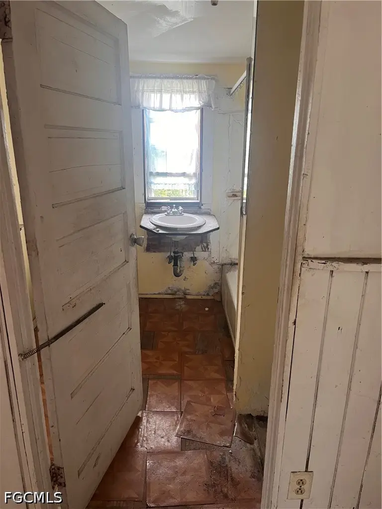 155 Clotilde Avenue, Fort Myers, FL 33905 - #3