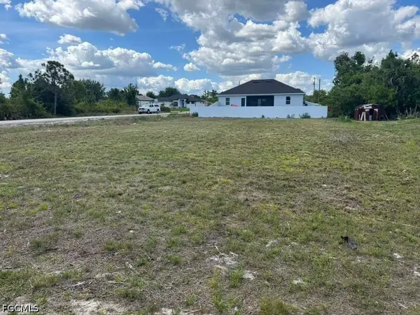 2918 10th Street W, Lehigh Acres, FL 33971