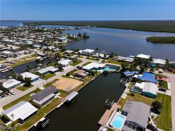 2652 Bridgeview Street, Matlacha, FL 33993