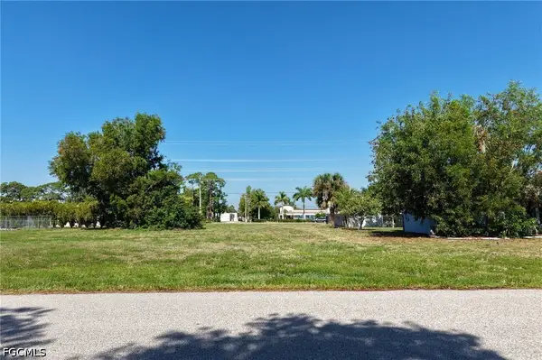 212 SE Santa Barbara Place, Cape Coral, FL 33990