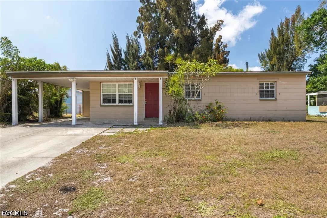 915 Hibiscus Lane, North Fort Myers, FL 33903 - #1