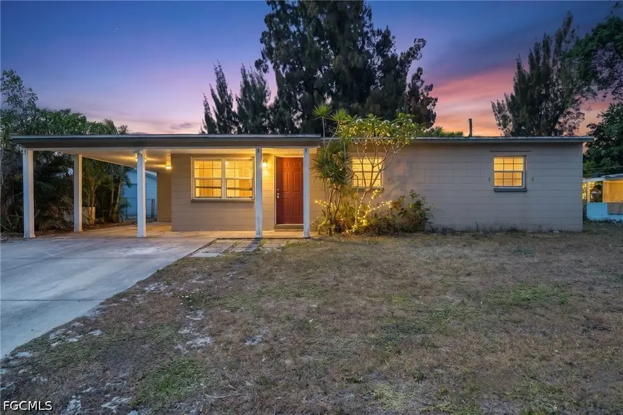 915 Hibiscus Lane, North Fort Myers, FL 33903 - #2