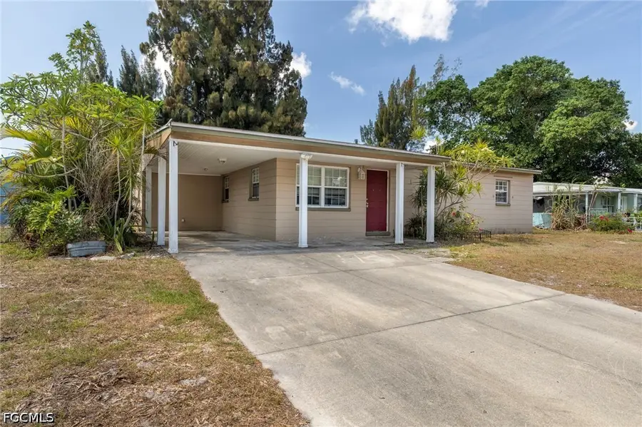 915 Hibiscus Lane, North Fort Myers, FL 33903 - #3