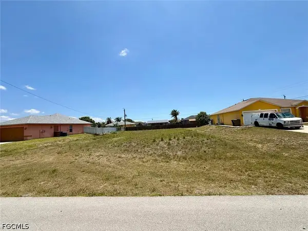4517 7th Street W, Lehigh Acres, FL 33971