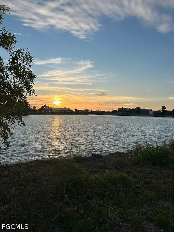 3006 NW 43rd Place, Cape Coral, FL 33993
