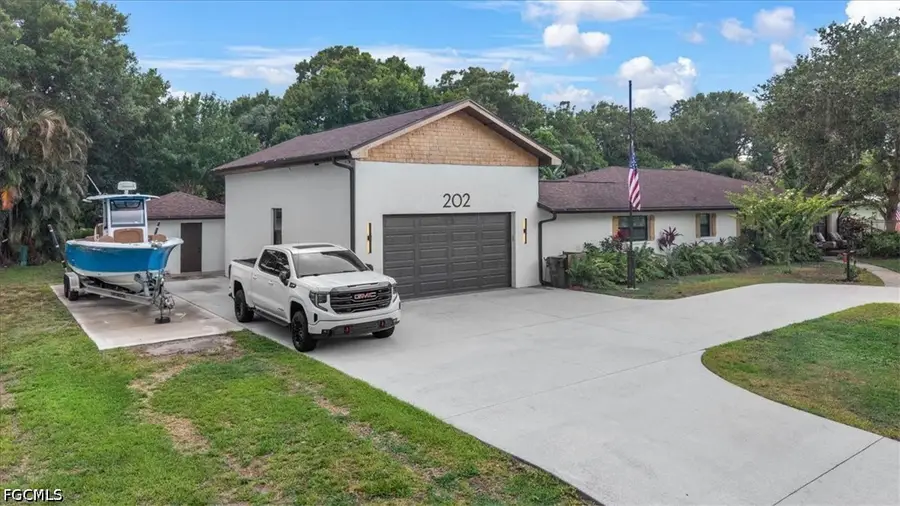 202 Ridgewood Avenue, Clewiston, FL 33440 - #2