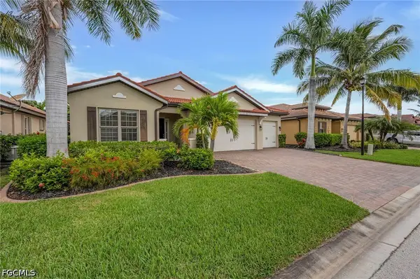 8720 Westwood Oaks Place, Fort Myers, FL 33908