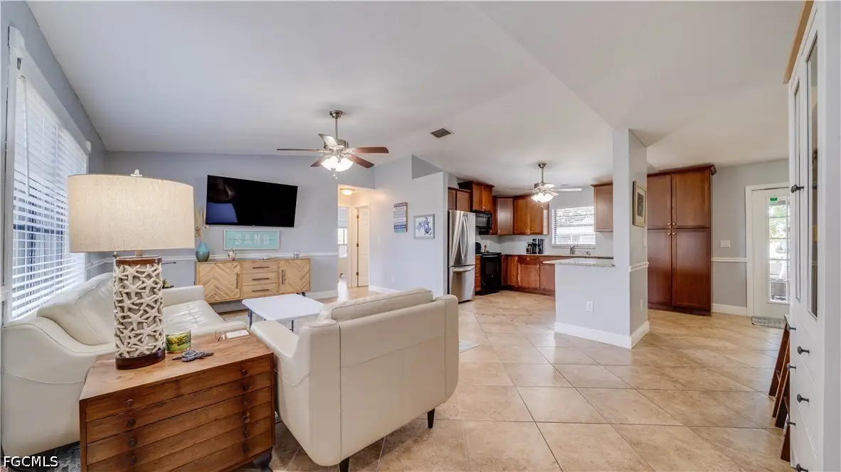 914 SE 28th Terrace, Cape Coral, FL 33904 - #1