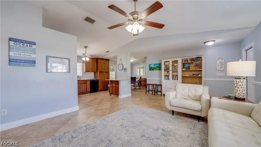 914 SE 28th Terrace, Cape Coral, FL 33904 - #2