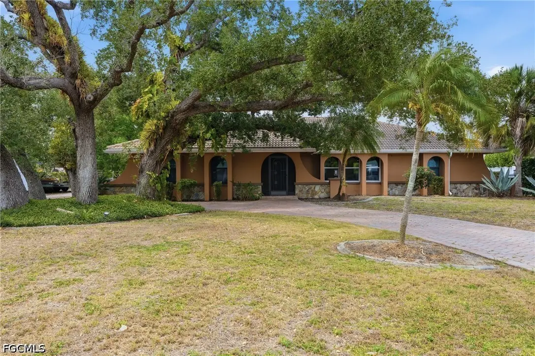 1860 Marina Circle, North Fort Myers, FL 33903 - #1