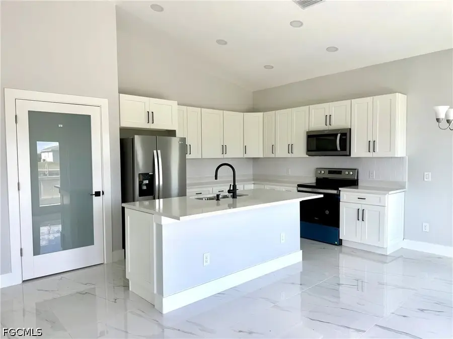 127 Carousel Avenue, Labelle, FL 33935 - #3
