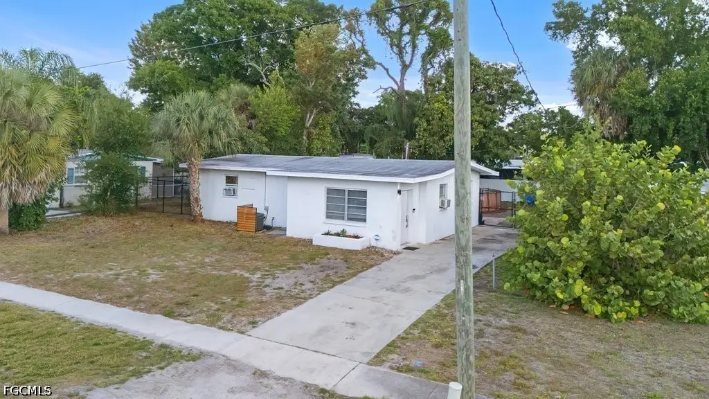 912 Hibiscus Lane, North Fort Myers, FL 33903 - #1