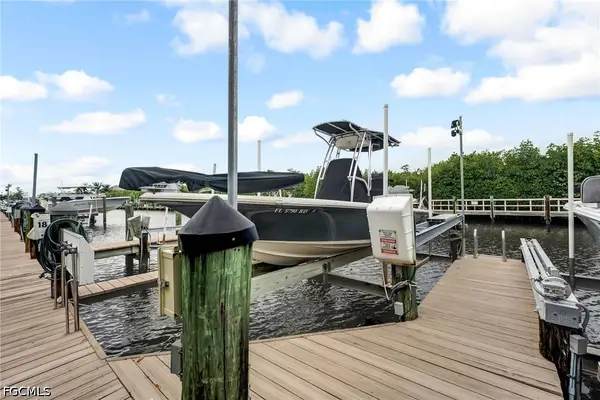 15600 Catalpa Cove Drive, Fort Myers, FL 33908