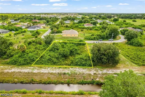 559 Theodore Vail Street E, Lehigh Acres, FL 33974