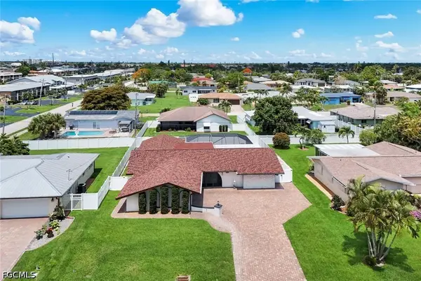 4548 SE 11th Place, Cape Coral, FL 33904