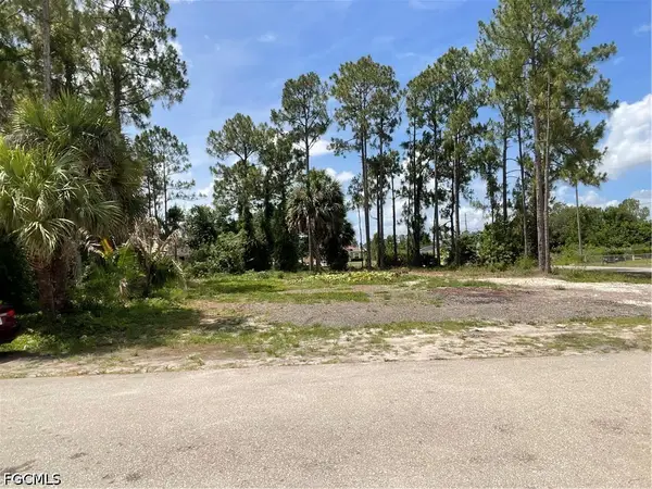 3011 33rd Street Sw, Lehigh Acres, FL 33976