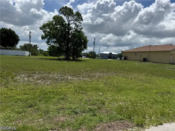 1707 NW 5th Place, Cape Coral, FL 33993