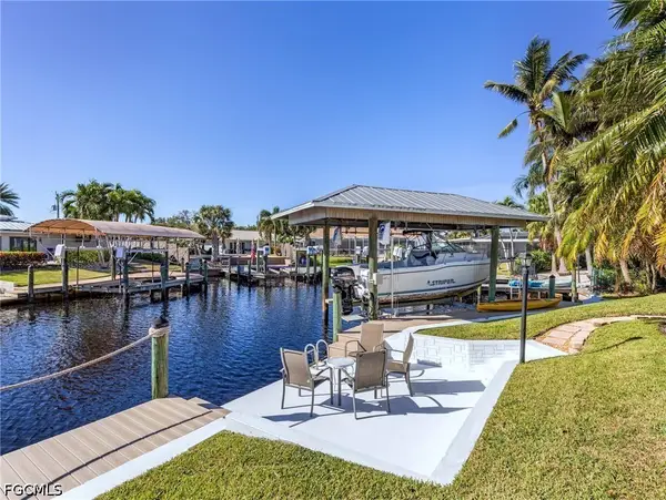 392 Snow Drive, Fort Myers, FL 33919