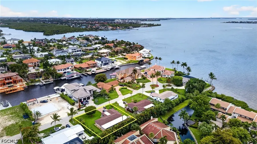 833 N Town And River Drive, Fort Myers, FL 33919 - #2