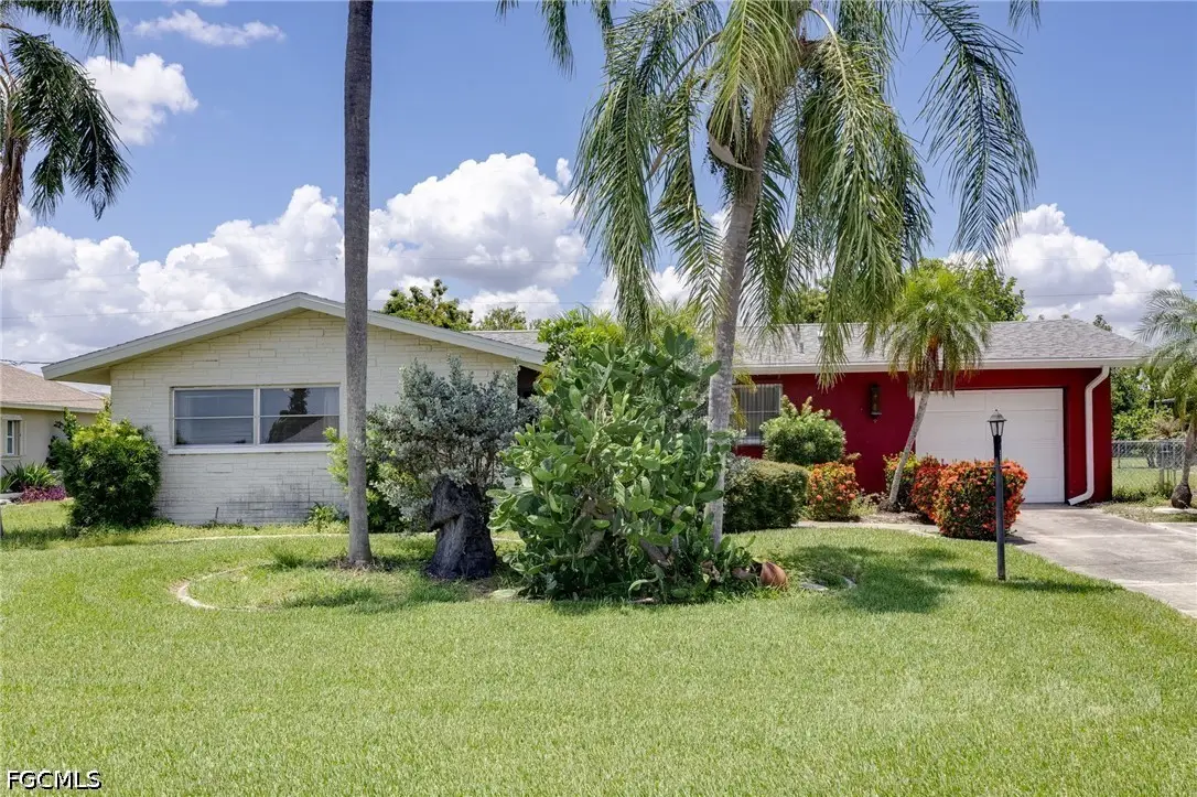 1117 SE 33rd Terrace, Cape Coral, FL 33904 - #1