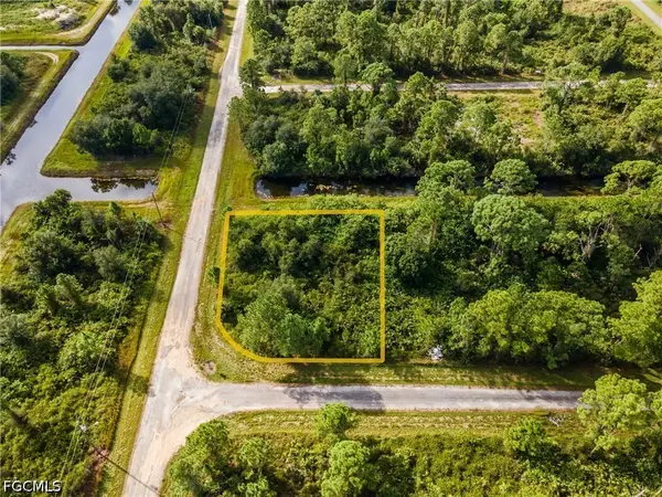 1068 Belmont Street E, Lehigh Acres, FL 33974