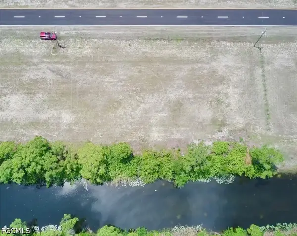 207 Wilmington Parkway, Cape Coral, FL 33993