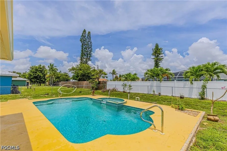 1112 SE 13th Place, Cape Coral, FL 33990 - #2