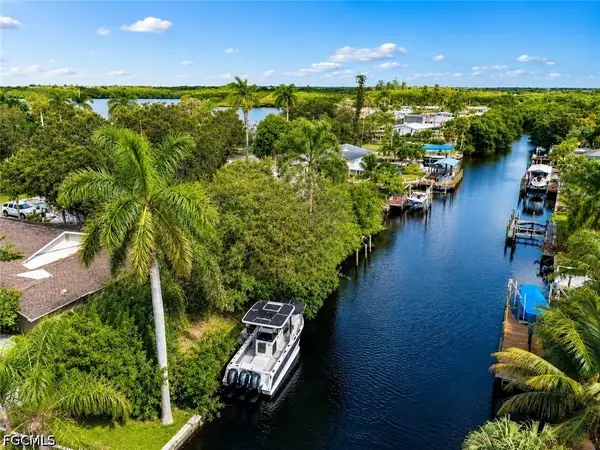 209 Kingston Drive, Fort Myers, FL 33905