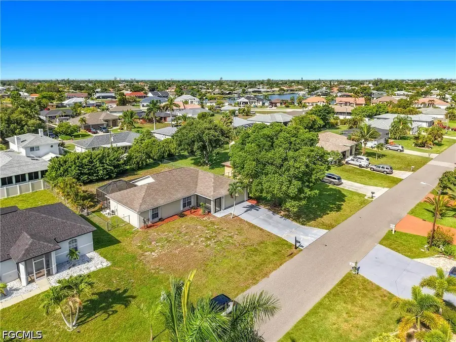 528 SE 27th Street, Cape Coral, FL 33904 - #3