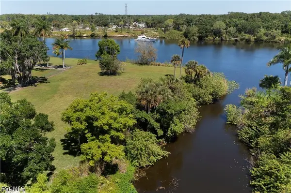 233 De Soto Avenue, Labelle, FL 33935