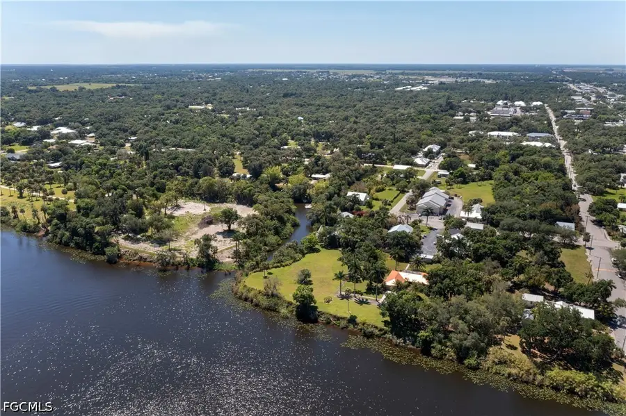 233 De Soto Avenue, Labelle, FL 33935 - #2