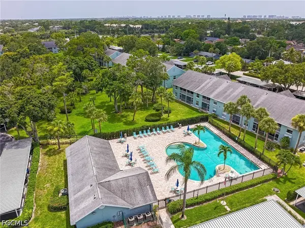 109 Wading Bird Circle #206, Naples, FL 34110