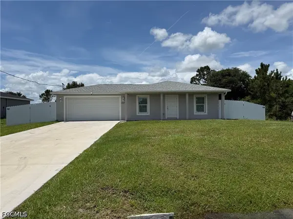 557 Oakshire Lane, Lehigh Acres, FL 33972