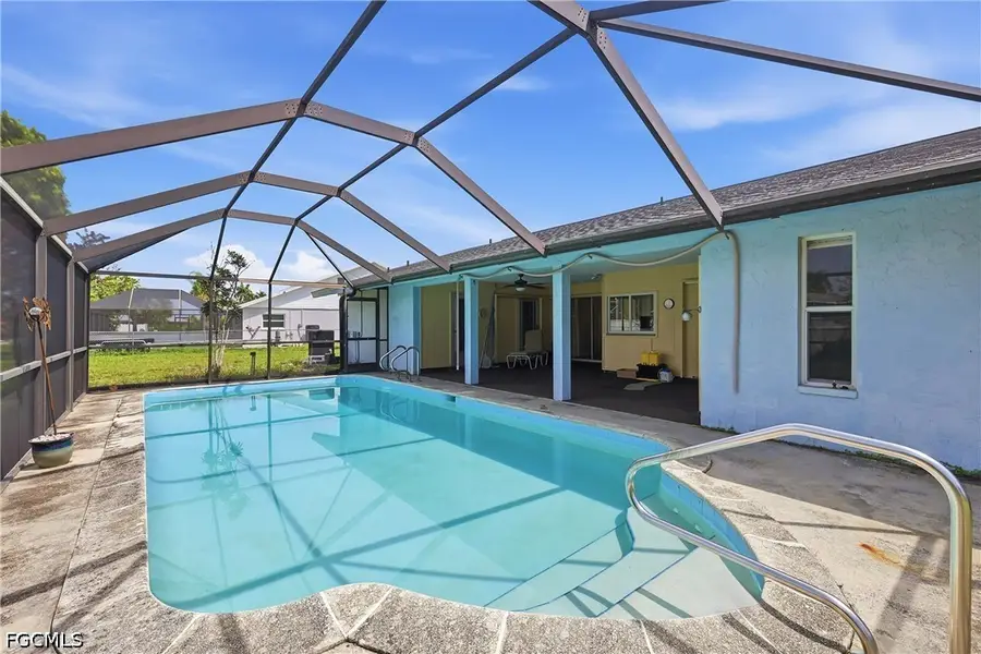 3812 SE 10th Avenue, Cape Coral, FL 33904 - #3